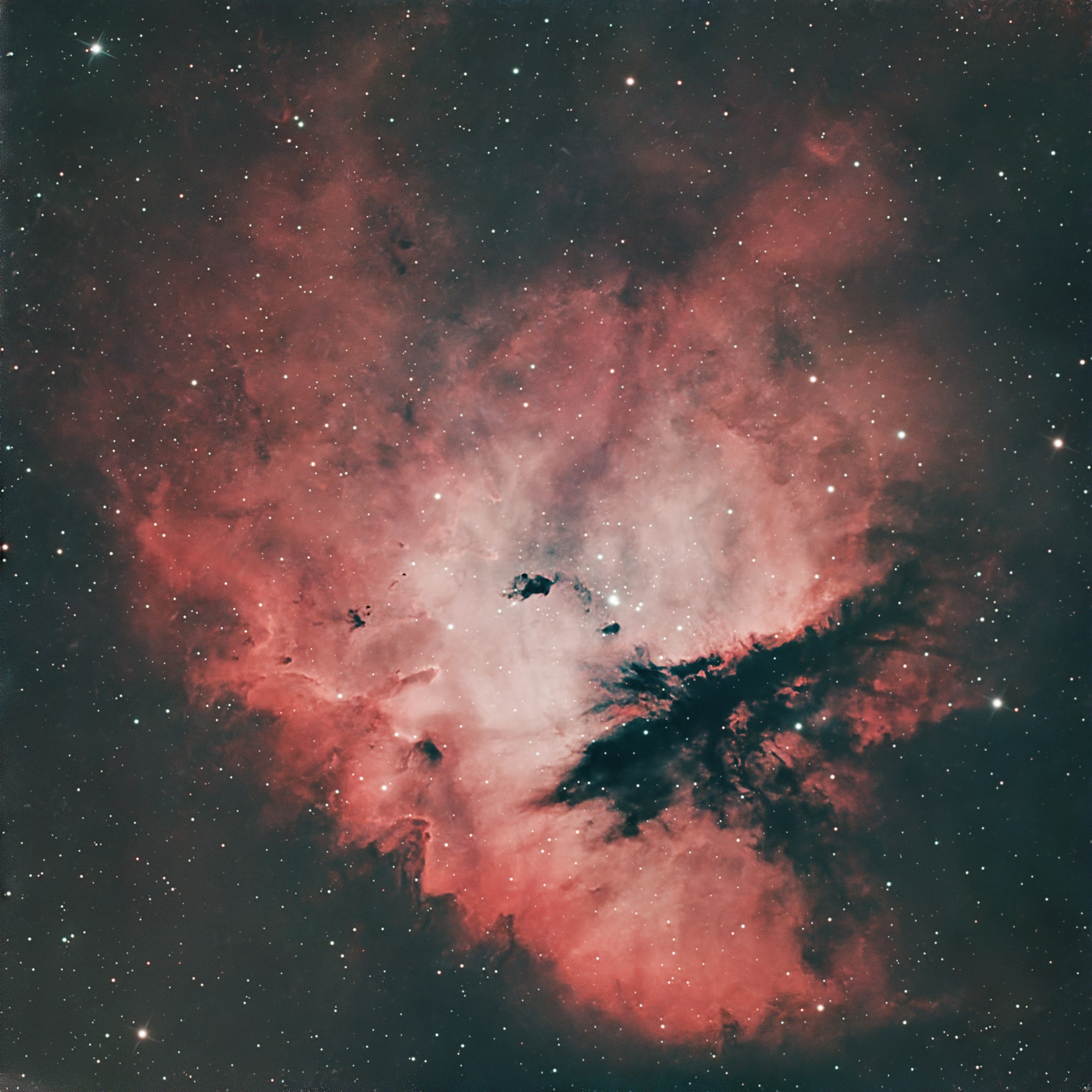 Der Pac-Man-Nebel, NGC 281, IC 11 oder Sh2-184 ist ein heller Emissionsnebel und Teil einer H II-Region im nördlichen Sternbild Kassiopeia.